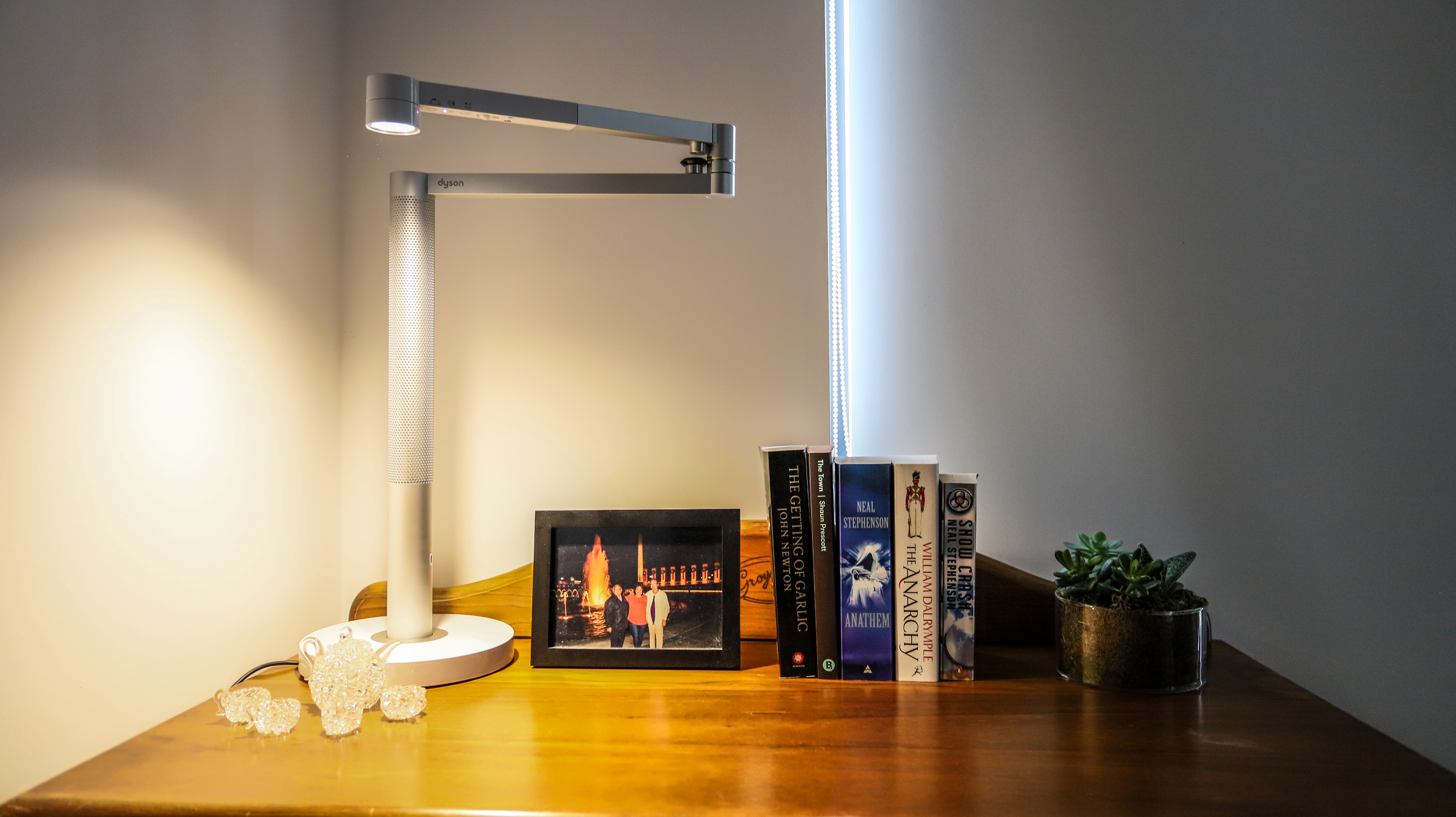 Dyson deals task light