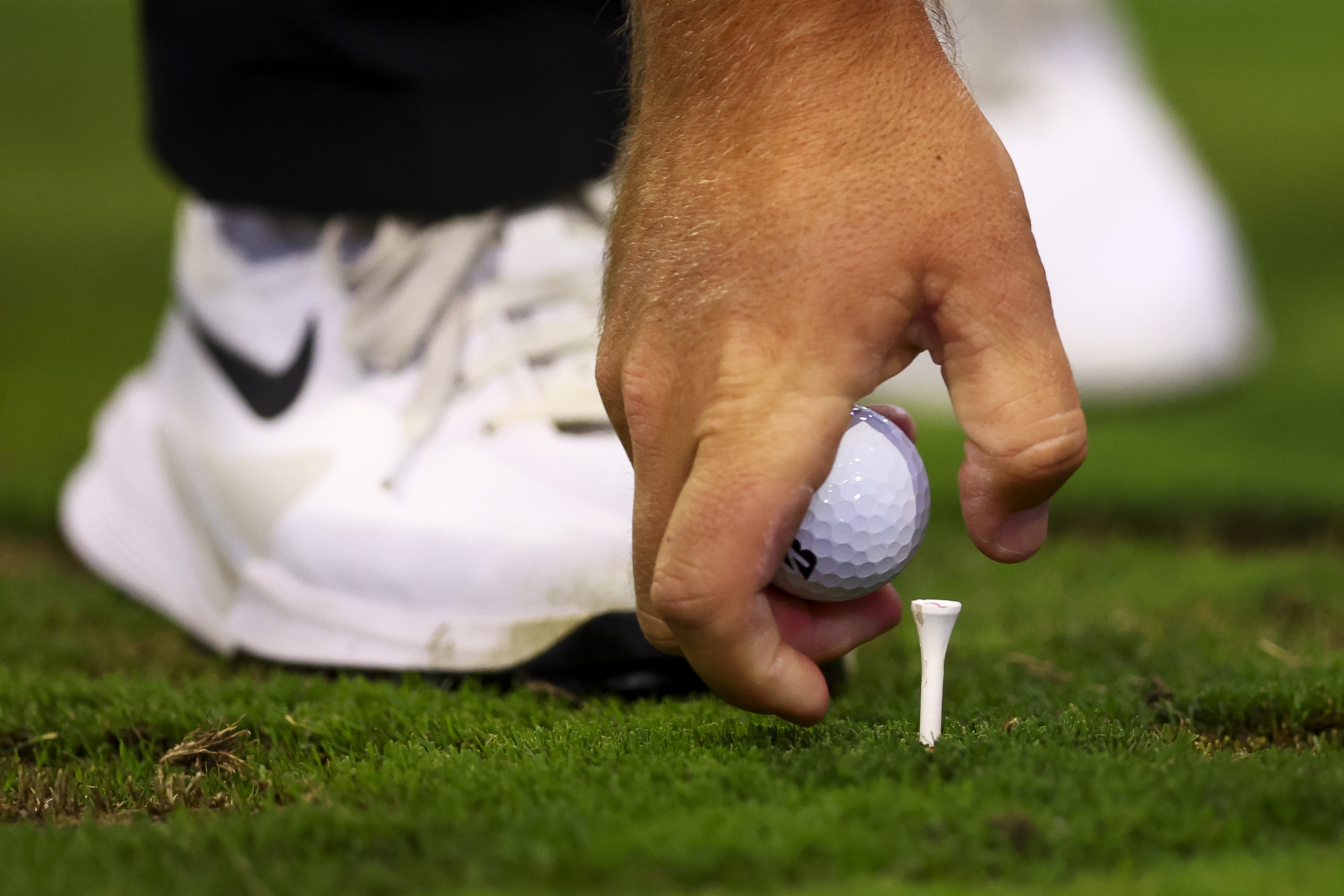 Chris Gotterup Bridgestone Tour B X MindSet golf ball