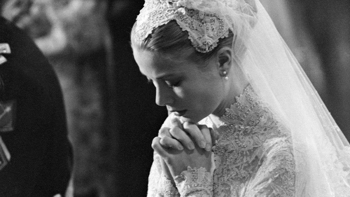 When It Comes to Grace Kelly's 1956 Wedding Gown, the Magic Is In the Exquisite Details - Vimarsana News