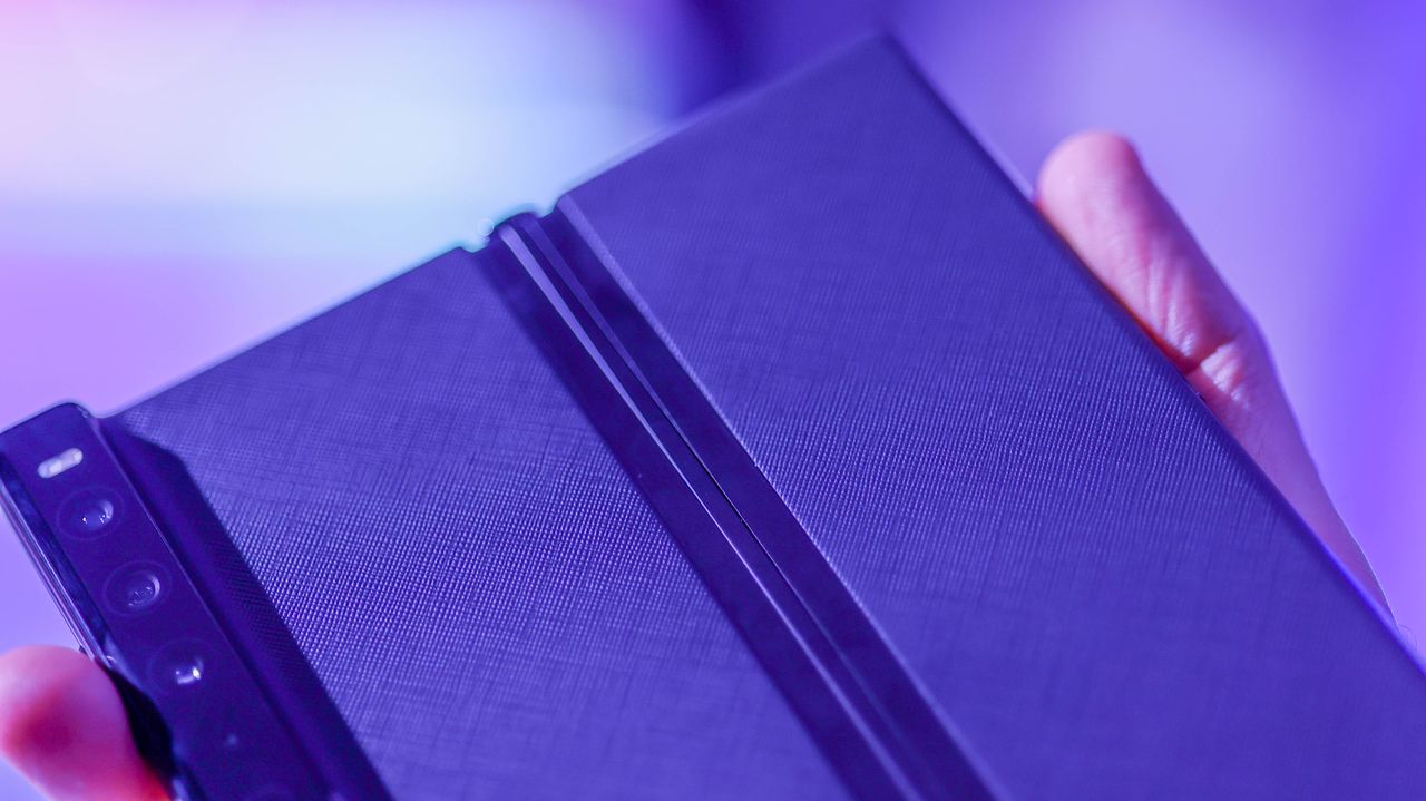 Image of the Huawei Mate X2 foldable smartphone