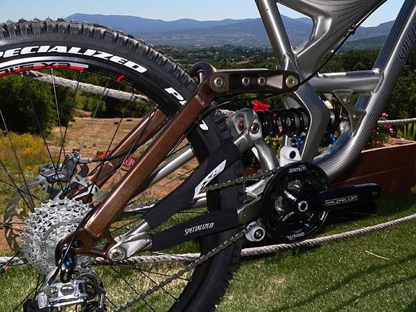 It looks complicated but it's still a fairly standard four-bar FSR rear end.