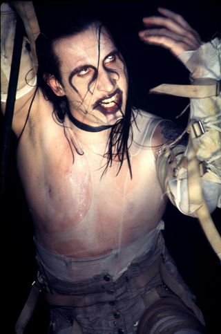 Nothing's shocking, Manson live in 1996