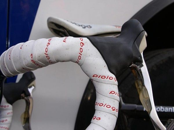 As already mentioned on multiple occasions, the derailleur housing is finally routed beneath the handlebar tape&hellip;