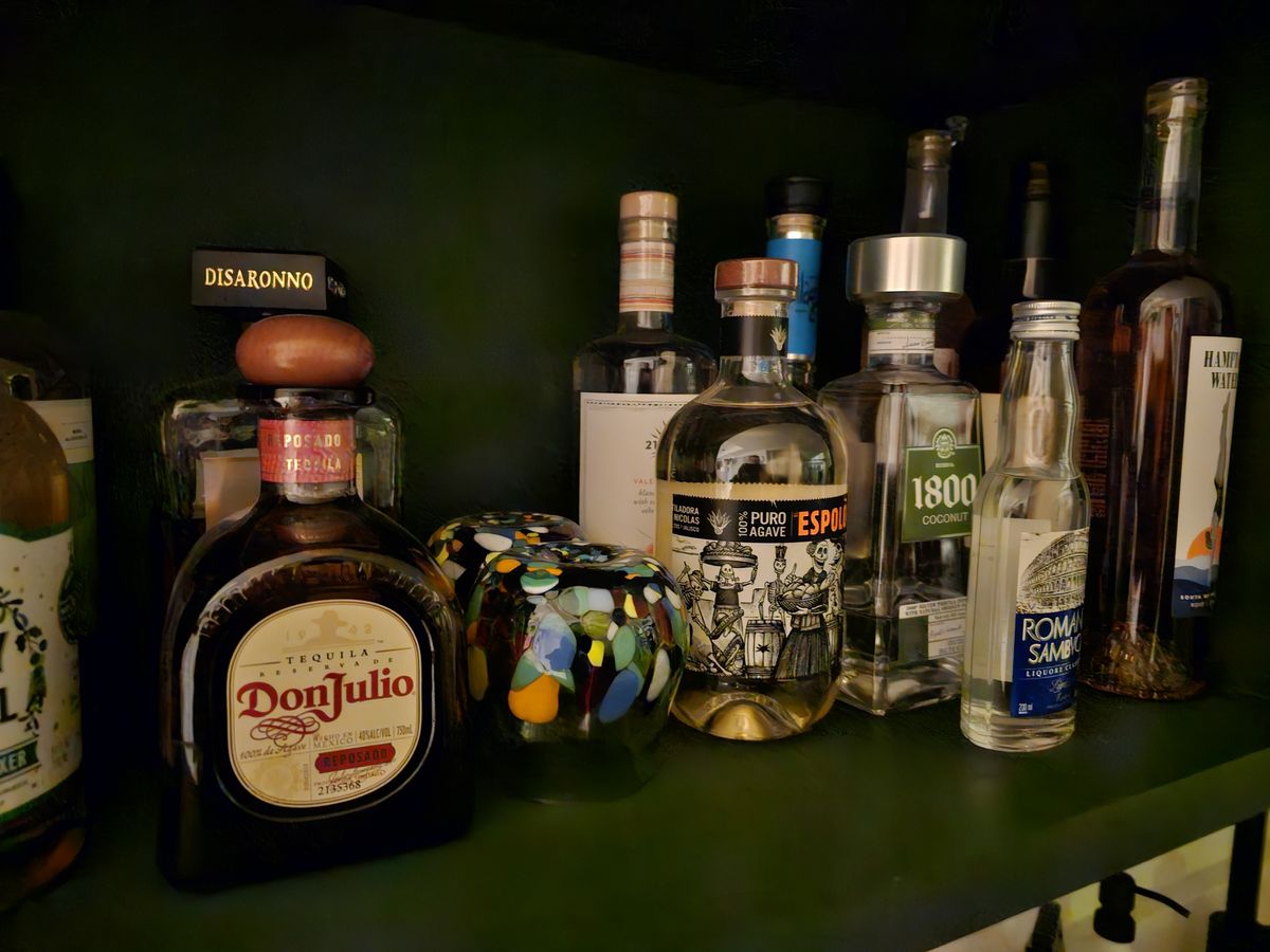 Samsung Galaxy S23 Ultra photo of bar