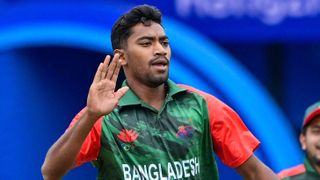 Bangladesh's Ripon Mondol (L) celebrates with teammates after the dismissal of India's Yashasvi Jaiswal ahead of the 2025 Asia Cup Rising Stars final featuring Bangladesh vs Pakistan in Doha on Nov, 23 2025. (Photo by Ishara S. KODIKARA / AFP) (Photo by ISHARA S. KODIKARA/AFP via Getty Images)