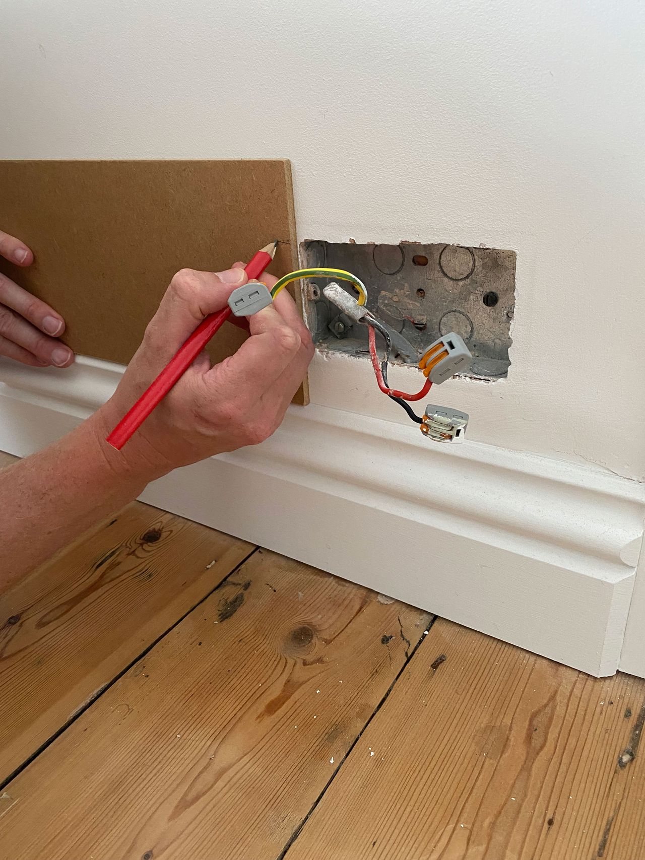 Cutting a plug hole in wall panelling