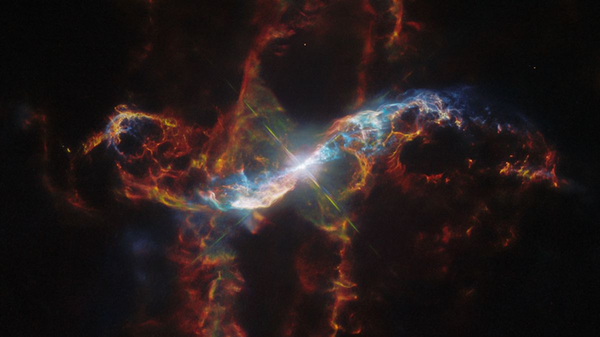 'Stellar volcano' erupts in amazing colors in new Hubble Telescope photo - Space.com