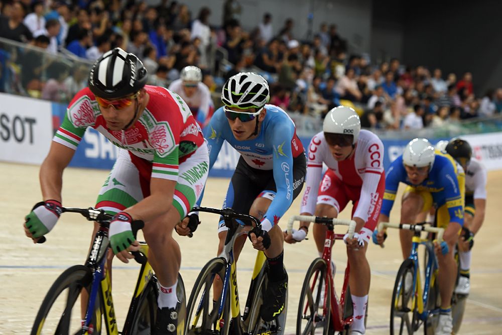 Krisztian Lovassy (Hungary) leads Adam Jamieson (Canada) in the men's points race