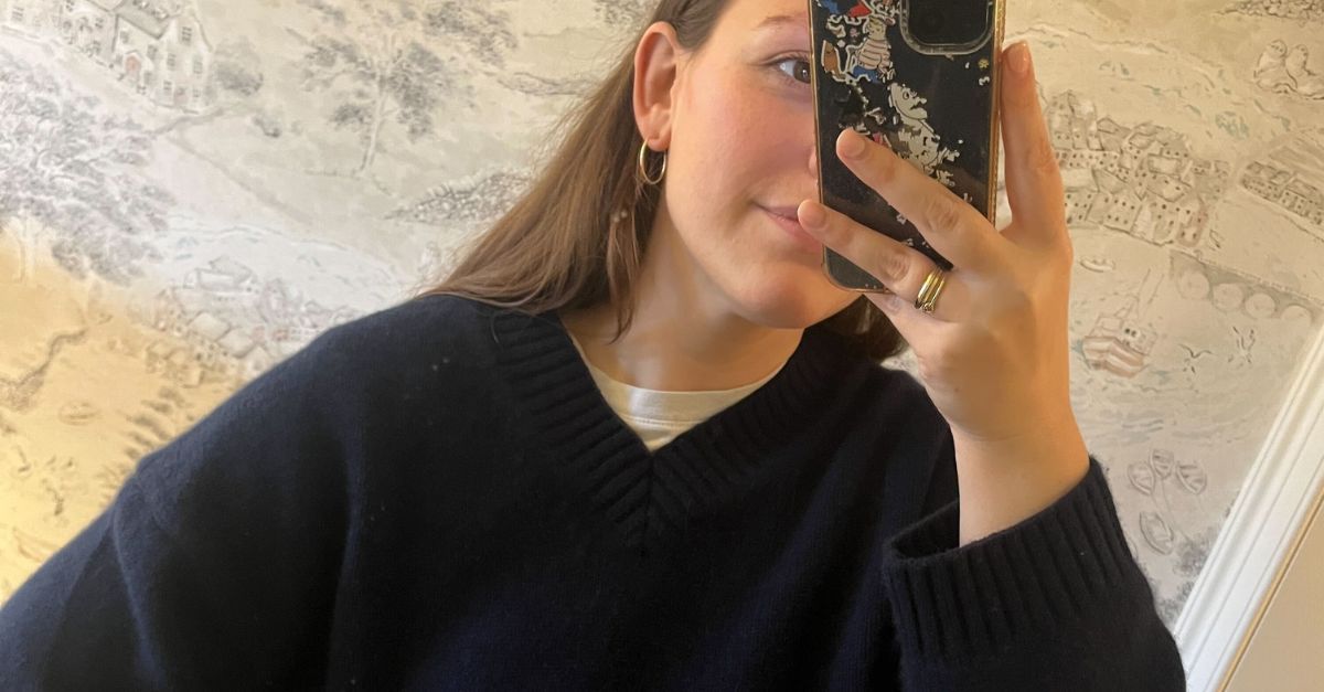 Everywhere I Go in London, the Coolest People Are Wearing This Navy Jumper