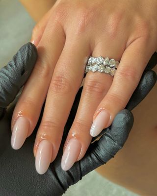 nail colours for engagement rings