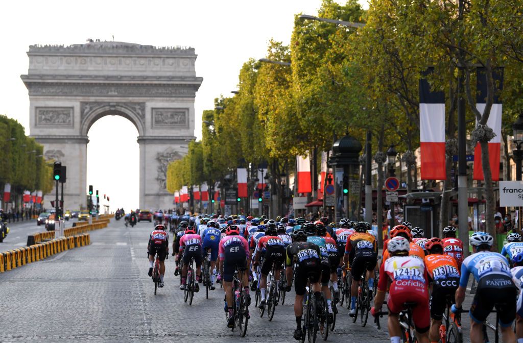 PARIS FRANCE SEPTEMBER 20 Daryl Impey of South Africa and Team Mitchelton Scott Arc De Triomphe Paris City Landscape Peloton during the 107th Tour de France 2020 Stage 21 a 122km stage from MantesLaJolie to Paris Champslyses TDF2020 LeTour on September 20 2020 in Paris France Photo by Tim de WaeleGetty Images