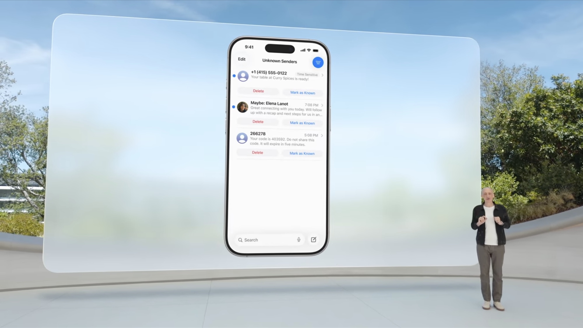 Unknown Senders screen in iOS 26 Messages with buttons to recognize known senders