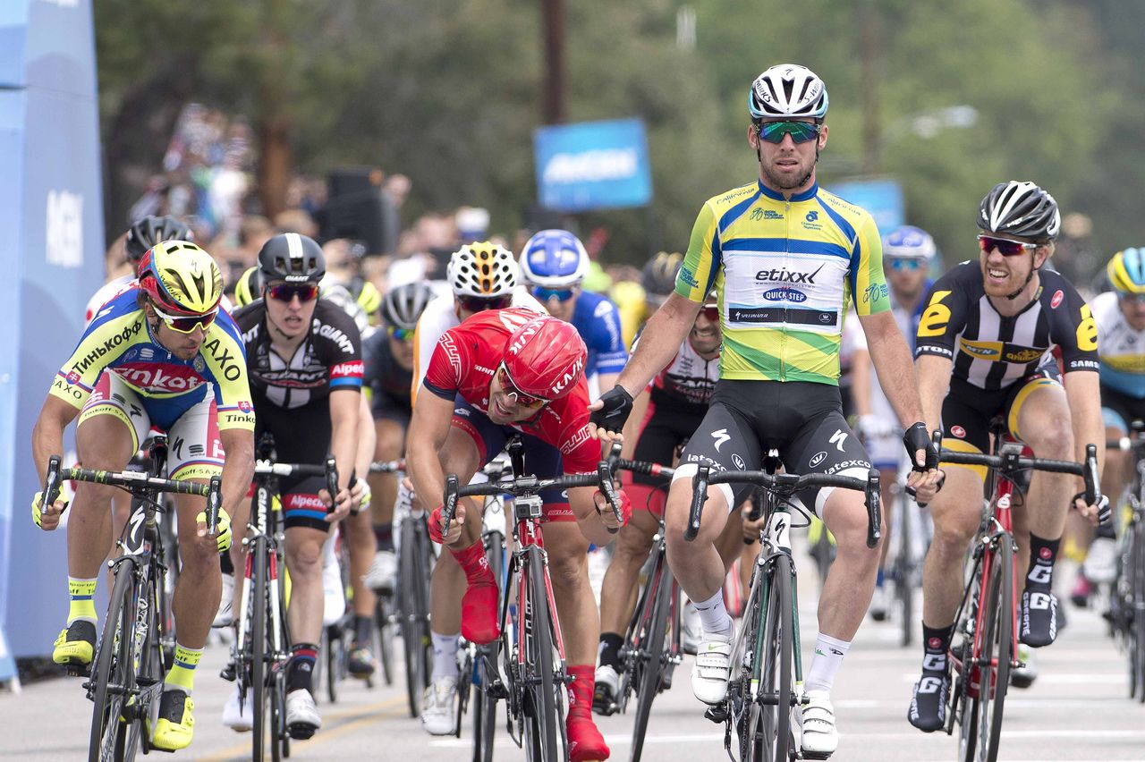 Mark Cavendish beats Wouter Wippert to the stage win
