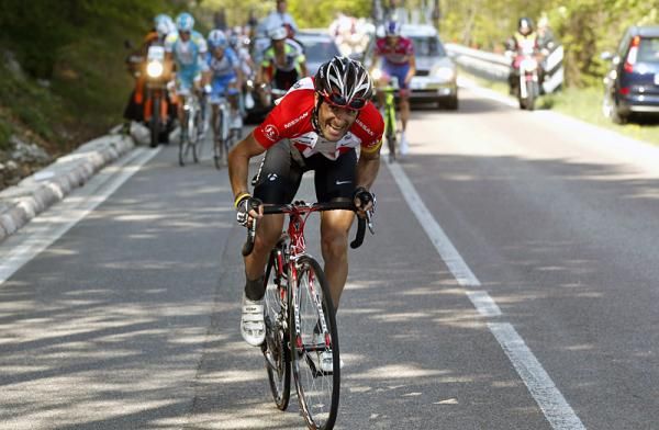 Tiago Machado (RadioShack) accelerates on the Fai della Paganella.