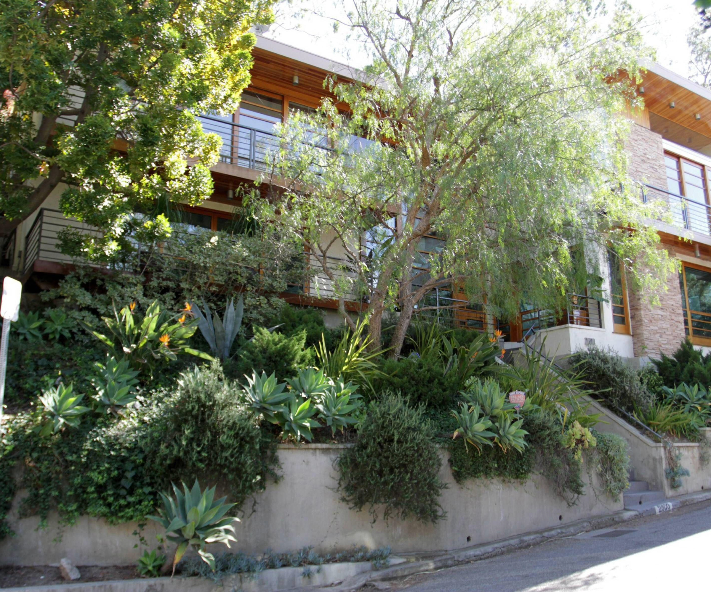 Kevin Bacon and Kyra Sedgwick have purchased this home in the Hollywood Hills for $2.595 million