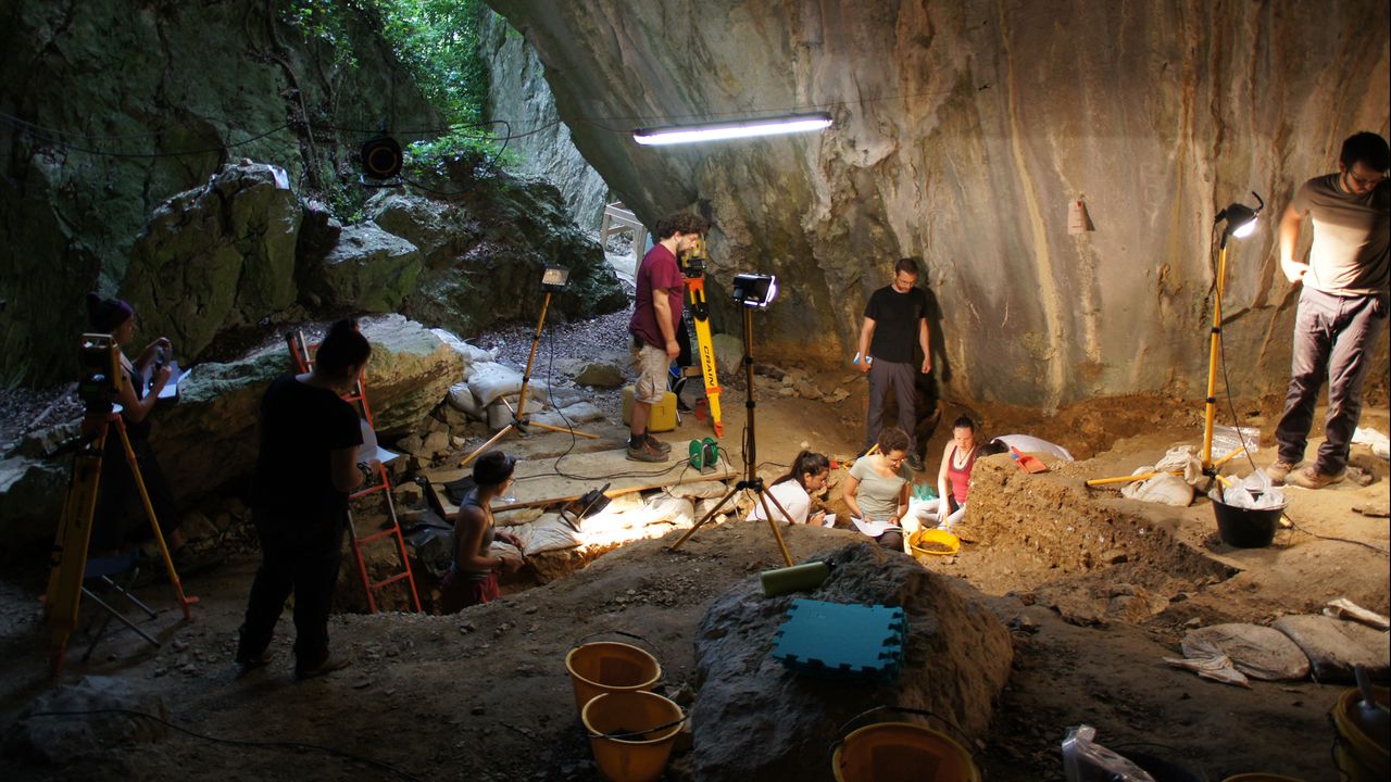 Archaeologists excavate and document the burial site at Arma Veirana.