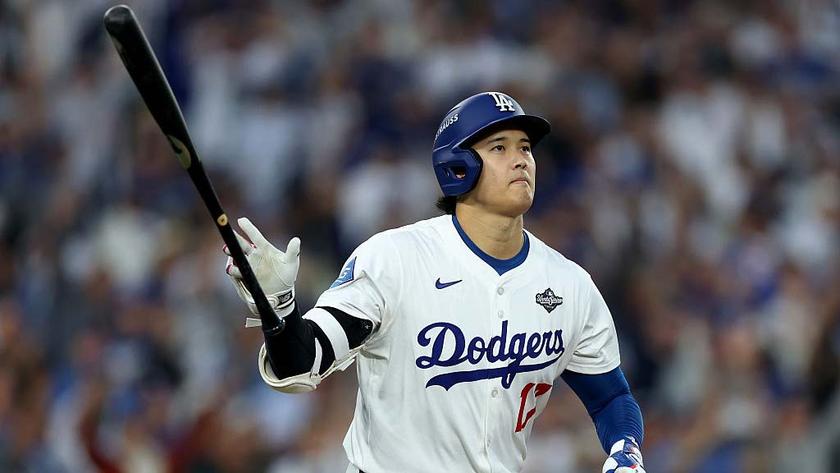 LOS ANGELES, CALIFORNIA - OCTOBER 27: Shohei Ohtani #17 of the Los Angeles Dodgers hits a home run against the Toronto Blue Jays during the third inning in game three of the 2025 World Series at Dodger Stadium on October 27, 2025 in Los Angeles, California. (Photo by Patrick Smith/Getty Images)