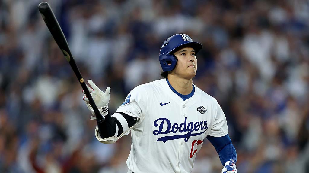LOS ANGELES, CALIFORNIA - OCTOBER 27: Shohei Ohtani #17 of the Los Angeles Dodgers hits a home run against the Toronto Blue Jays during the third inning in game three of the 2025 World Series at Dodger Stadium on October 27, 2025 in Los Angeles, California. (Photo by Patrick Smith/Getty Images)
