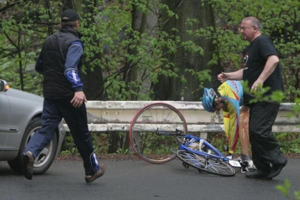 Roman Semyonov (Kazakhstan) suffered a crash during the stage.