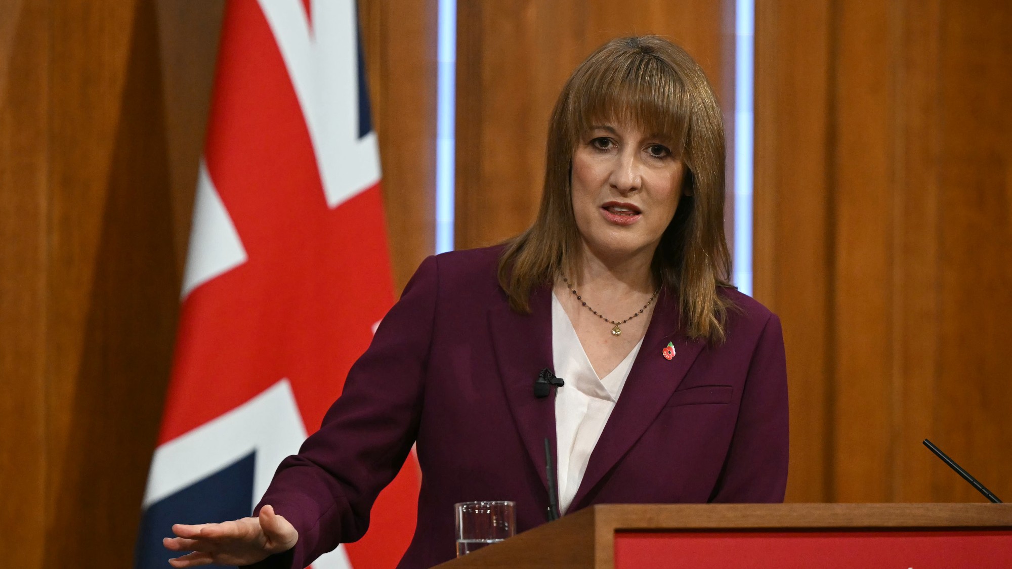 Rachel Reeves addressing audience in a speech