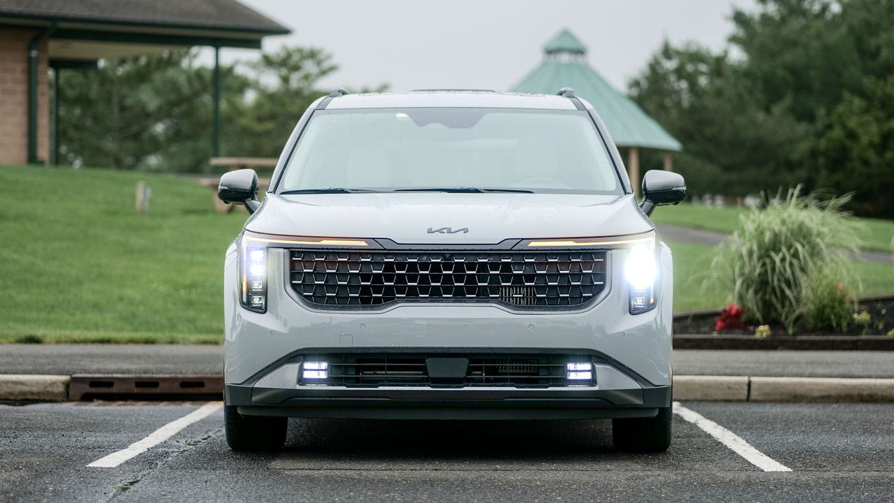 2025 Kia Carnival Hybrid SX Prestige test drive.