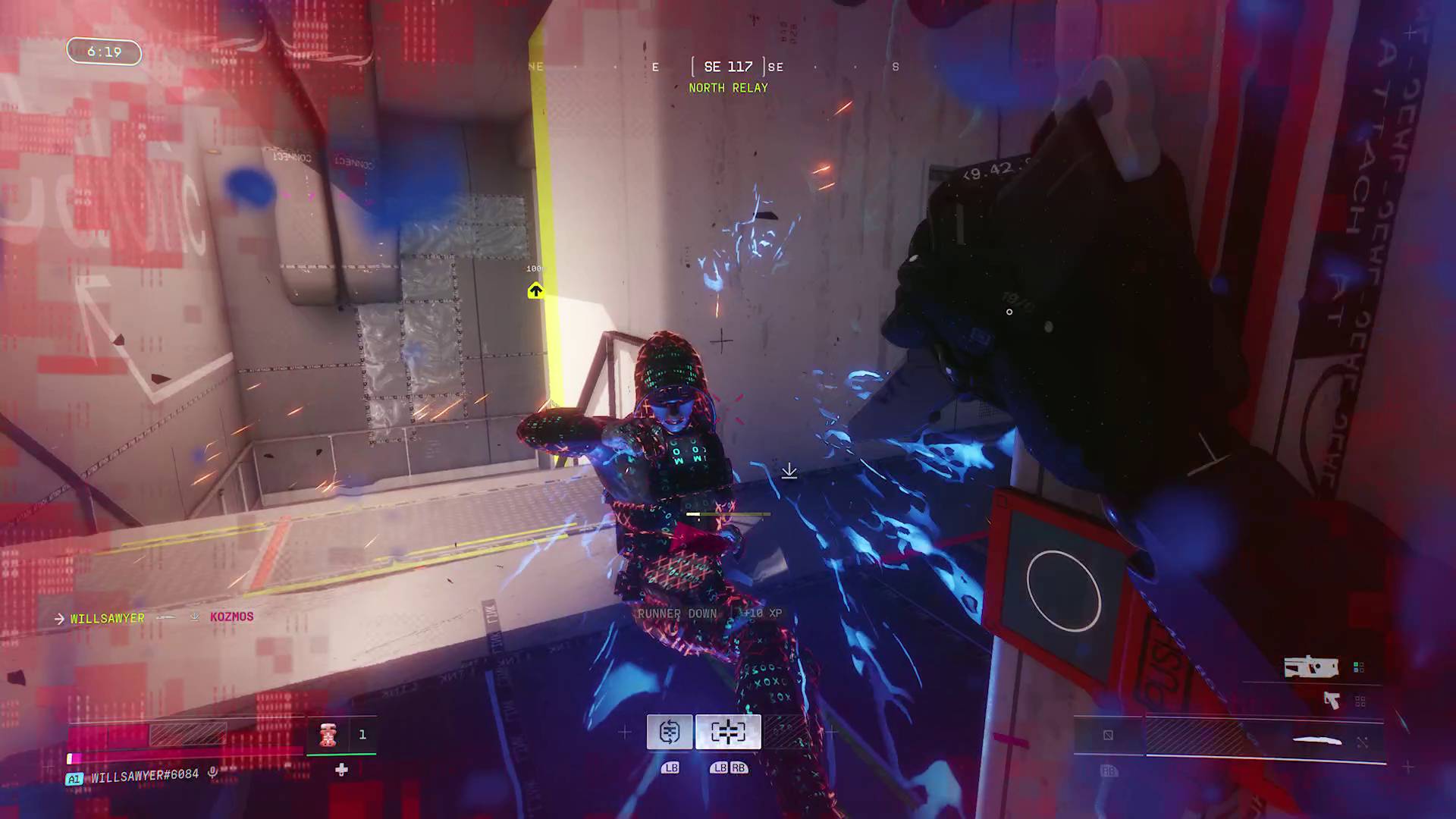 Marathon player stabbing enemy Assassin runner with knife