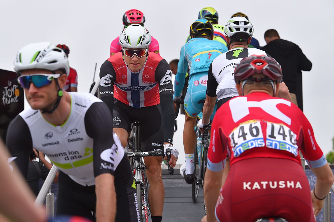 Riders head to sign in