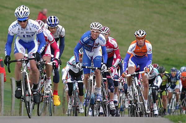 Riders head over the Vam Berg climb.