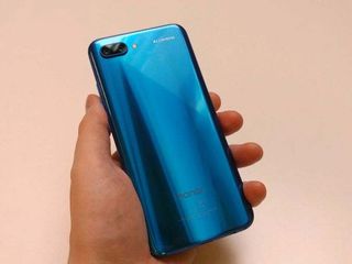Honor 10 (Credit: AnandTech)