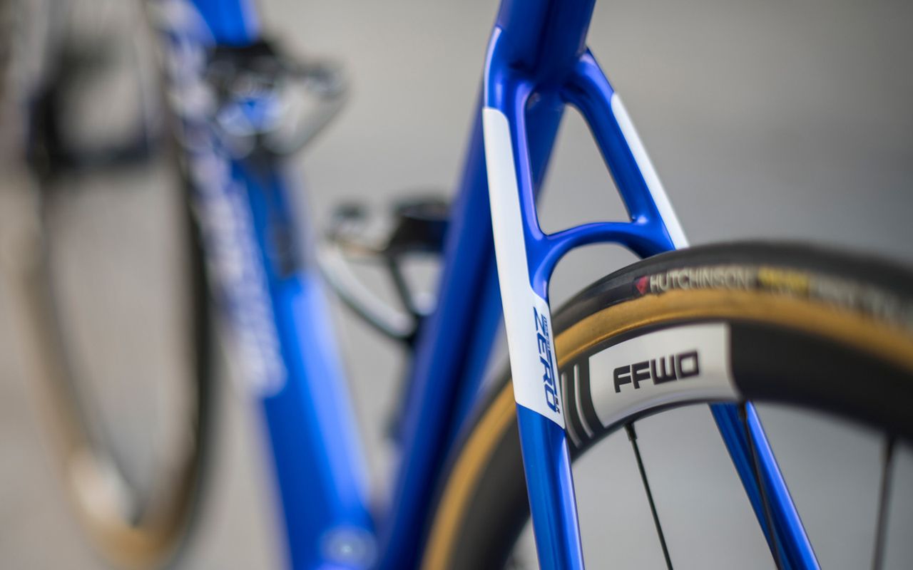 Both the seat stays and fork arms feature a wide stance design for claimed aerodynamic improvements