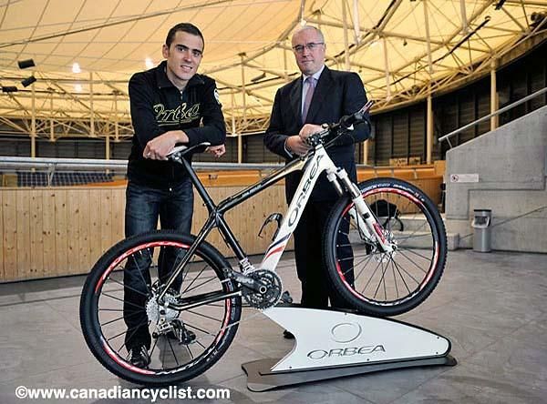 Julien Absalon and UCI President Pat McQuaid, along with Absalon's Olympic-winning bike