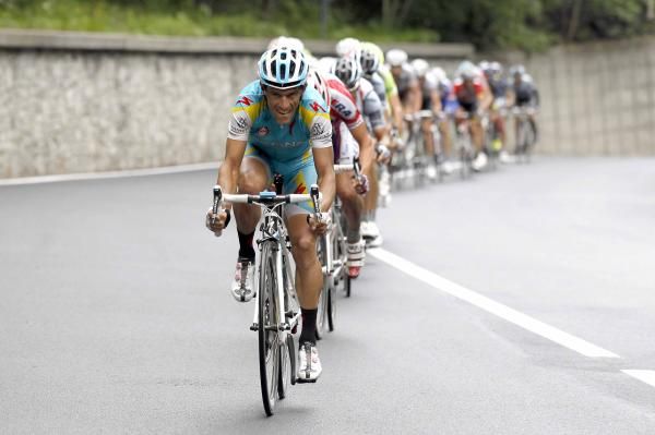 Paolo Tiralongo (Astana) prepares to make his move.