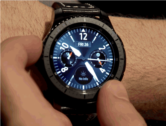 The rotating bezel on the Gear S3 Frontier. GIF: Nick Bush / Tom's Guide