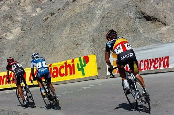 Stijn Devolder (Discovery) heads up the last climb