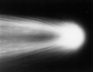 Halley's Comet as photographed May 8, 1910, by Dr. G.W. Ritchey using the 60-inch (1.5-meter) telescope at Mount Wilson Observatory, Calif., during the comet's last appearance. The head of the comet and the beginning of its long tail are shown. Short, str