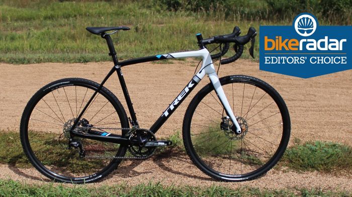 The Trek Boone 5 Disc comes with tubeless wheels, excellent Shimano hydraulic brakes and 105 drivetrain, and a chassis that soaks up chatter