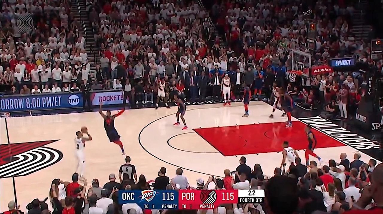 Damian Lillard sinks 37-foot 3-pointer