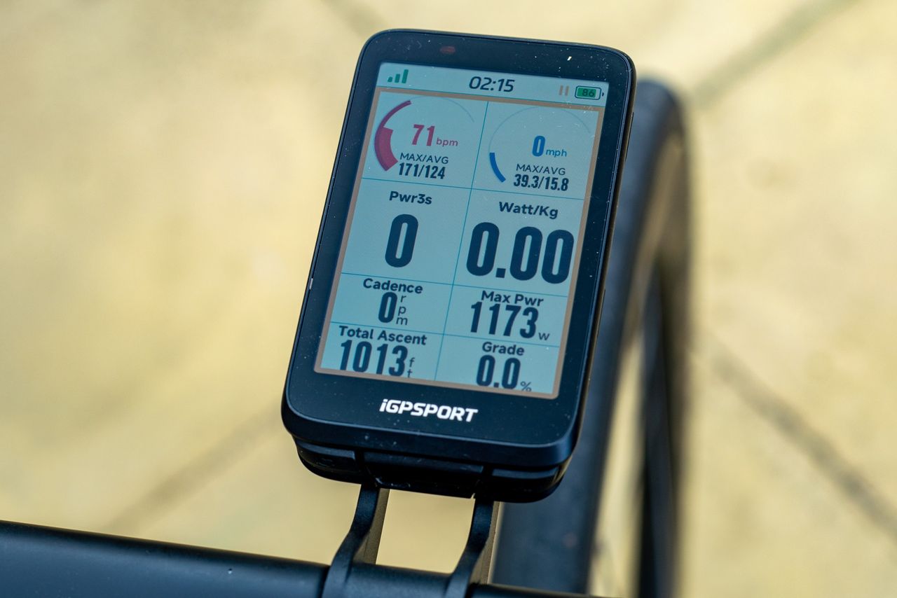 An iGPSPORT BiNavi bike computer