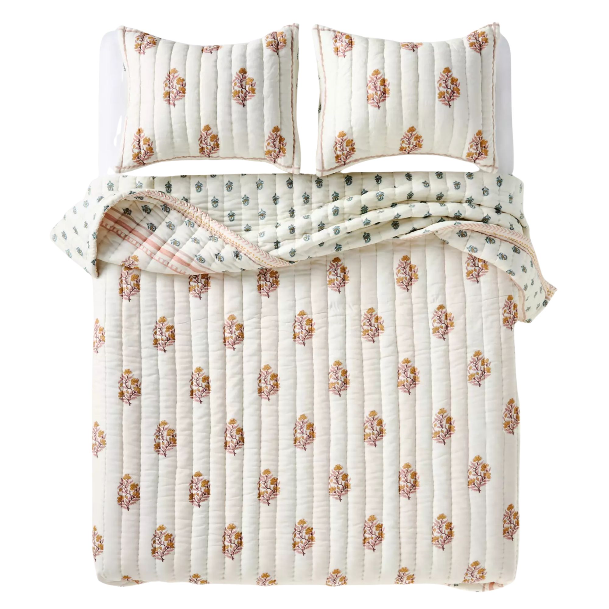 Cream patterned quilt set