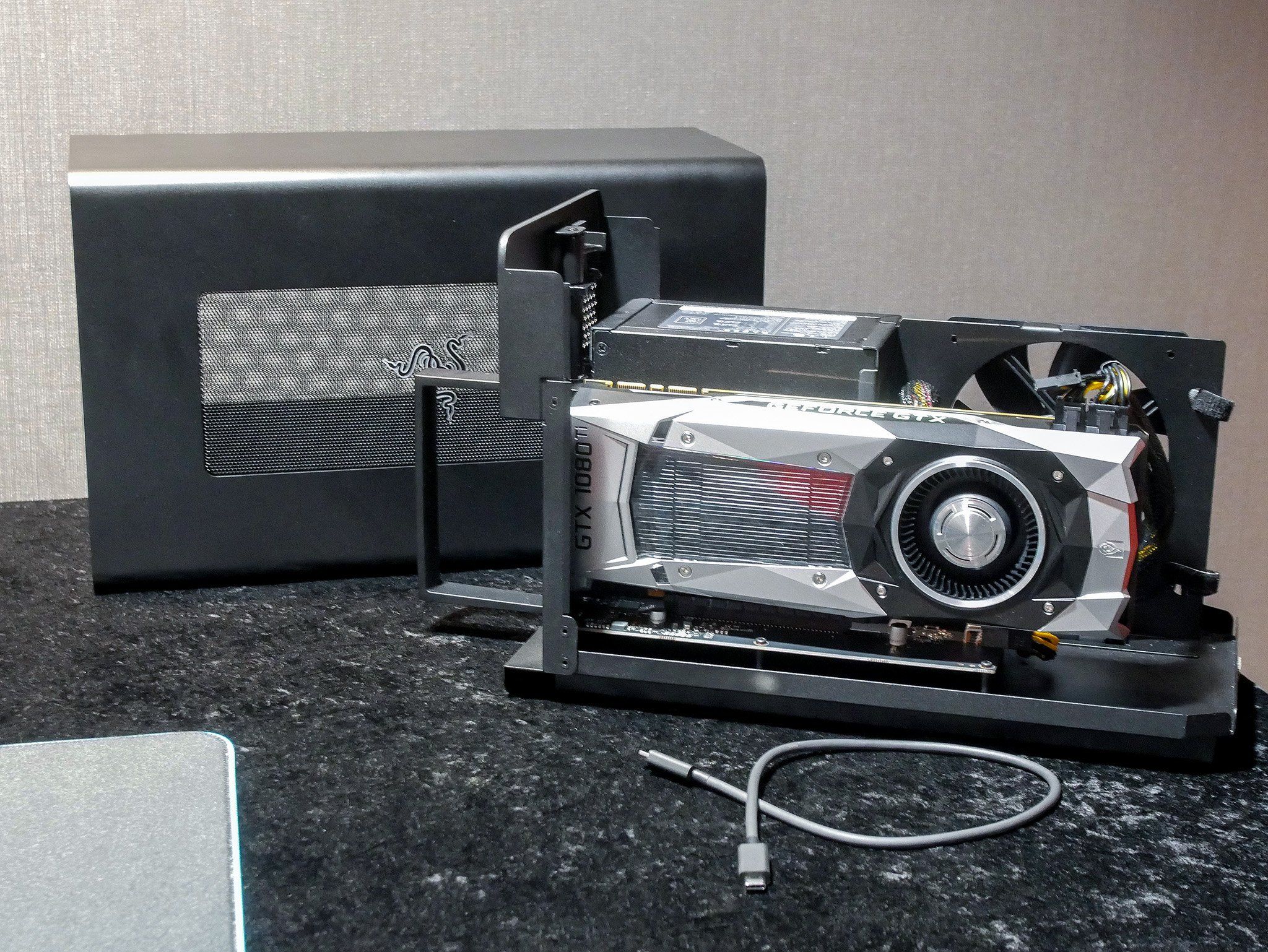 Razer core x chroma 今年6月購入+同月開封のRTX4070 Razer Core X