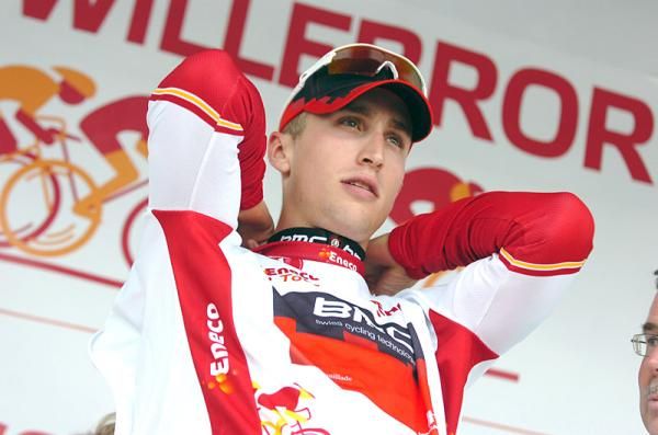 Taylor Phinney (BMC) adjusts his leader's jersey.