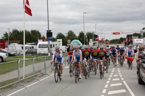 The field heads out neutral for the start.