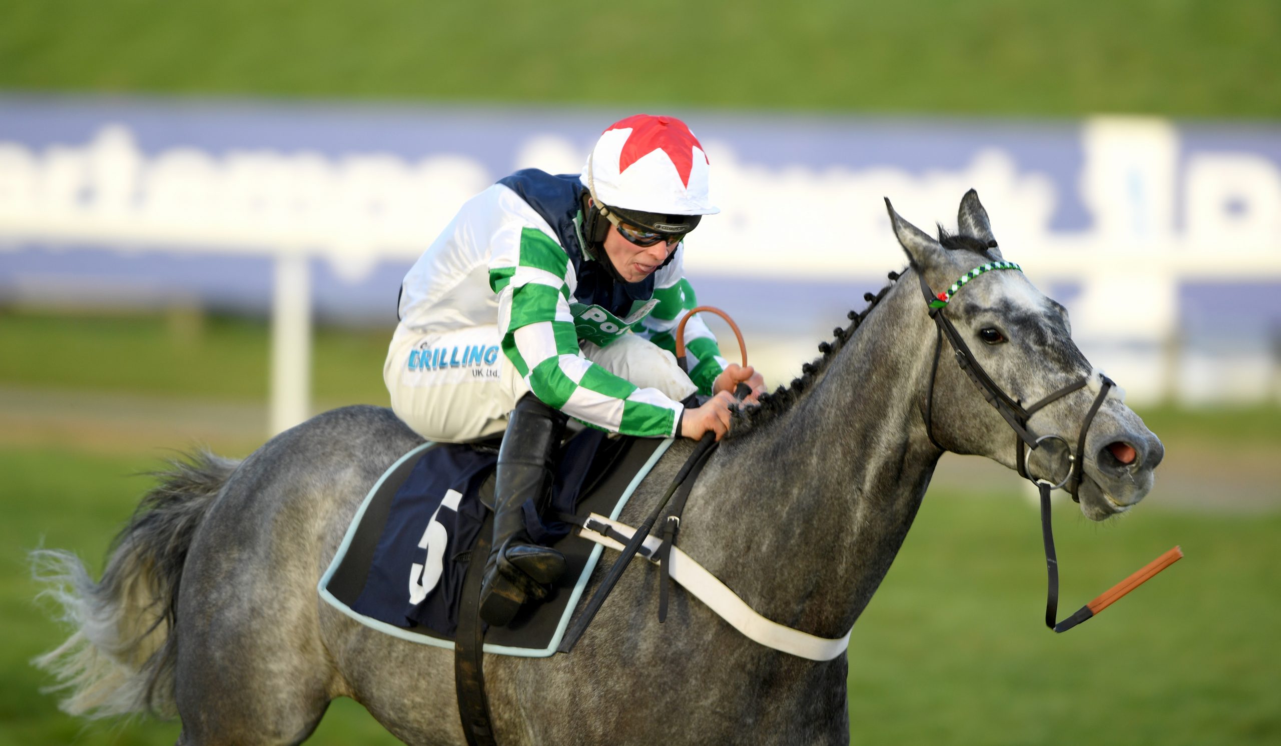 Chepstow Pertemps MPS Maiden Open National Hunt Flat Race Drama in the last as the broken rein flaps loos under Mot A Mot's mouth, James Bowen performs wonders to steer him round all the way and win. Ride Of The Season 25-2-21