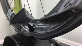 Alto destroys carbon clinchers in braking-heat test