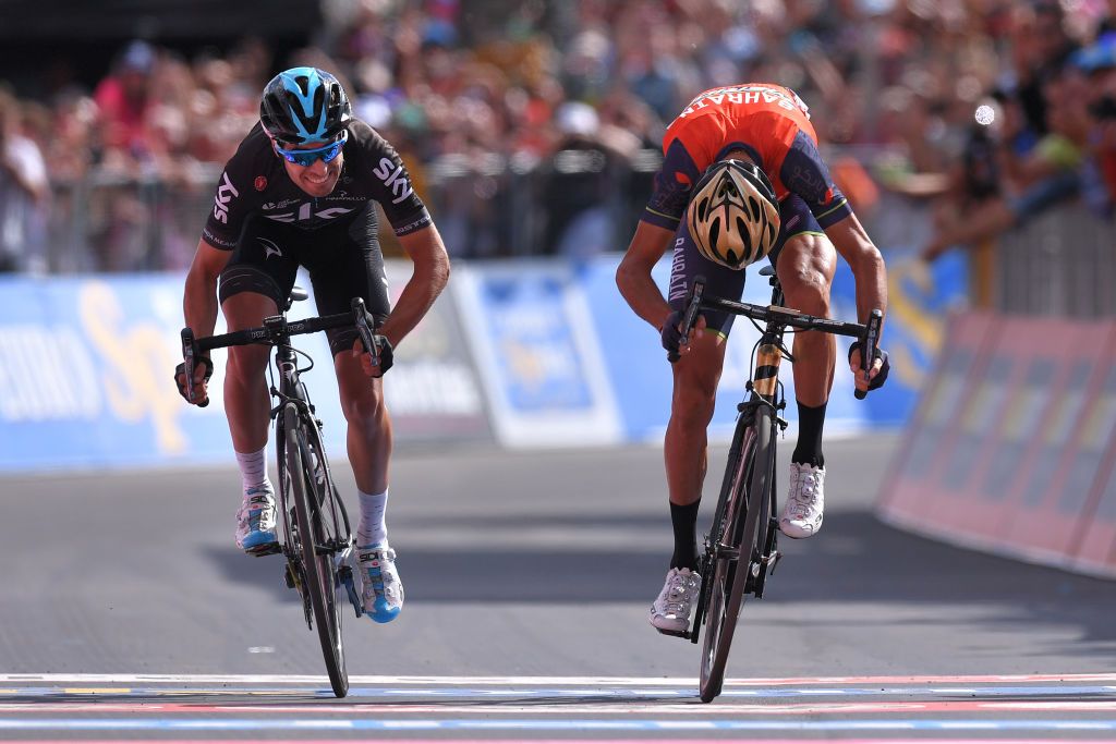 Mikel Landa and Vincenzo Nibali sprinting for the win on stage 16 of the 2017 Giro d&#039;Italia