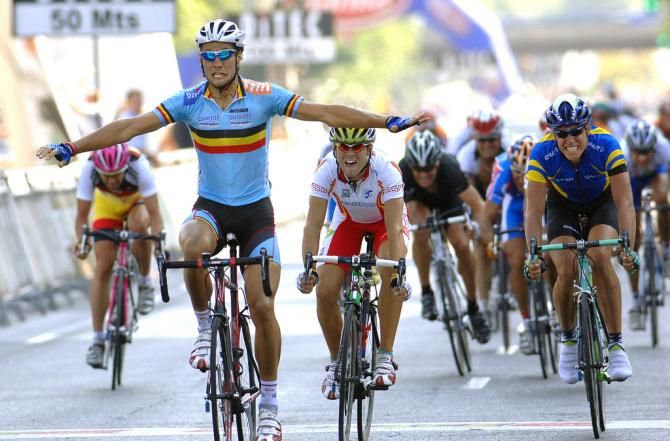 Tom Boonen (Belgium) gets his arms aloft to celebrate his first Worlds title in 2005