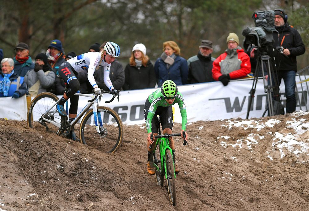 The elite women's racing Superprestige Zonhoven