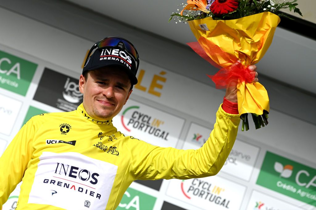 Tom Pidcock in the leader&#039;s jersey at the Volta ao Algarve