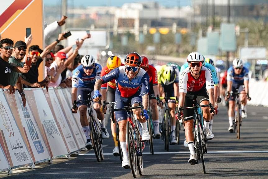 Caleb Ewans wins stage 1 of the 2024 Tour of Oman