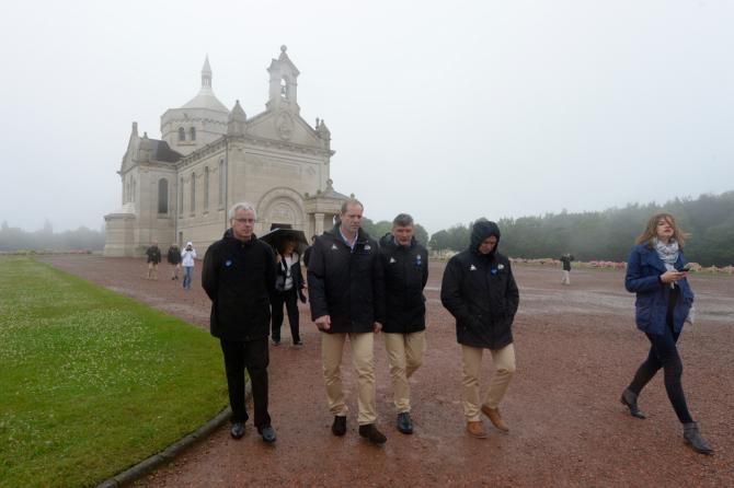 Christian Prudhomme and former Tour winners Bernard Hinault and Bernard Thevenet paid their respects to the fallen at the Notre-Dame-de-Lorette.